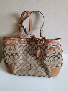 Coach Signature Canvas Tote in Khaki Tan